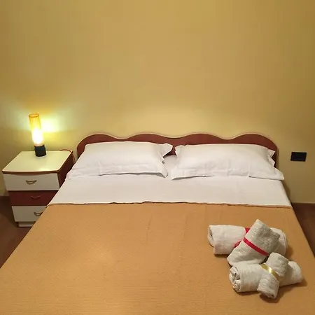 Apartment Bed&books Salerno