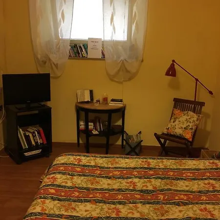 Apartment Bed&books Salerno